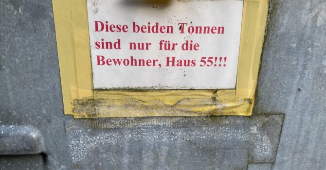 Schild am Haus