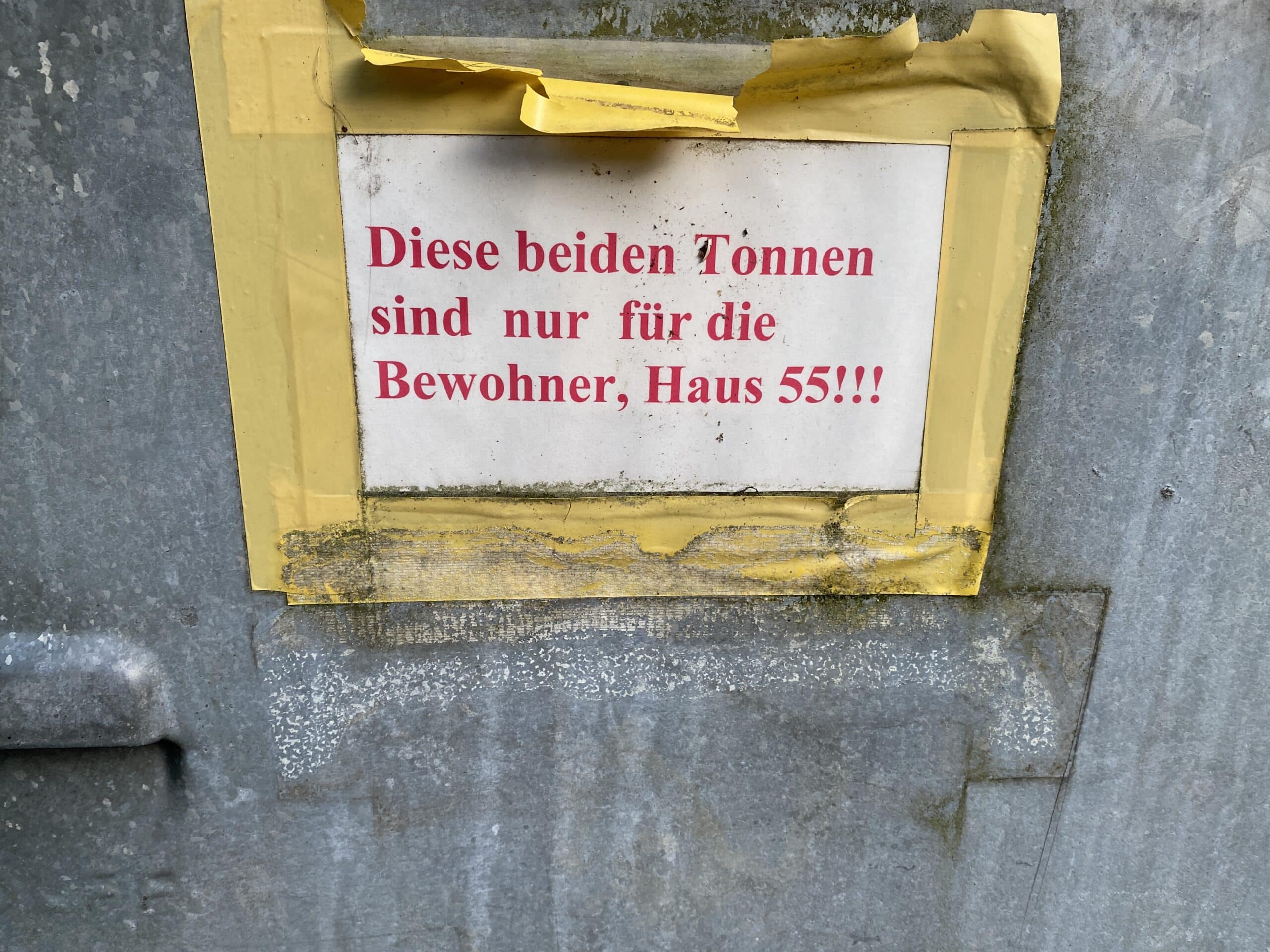 Schild am Haus